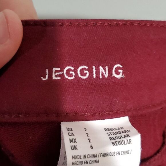 American Eagle maroon 28x29 size 2 super stretch jeggings - Picture 7 of 8